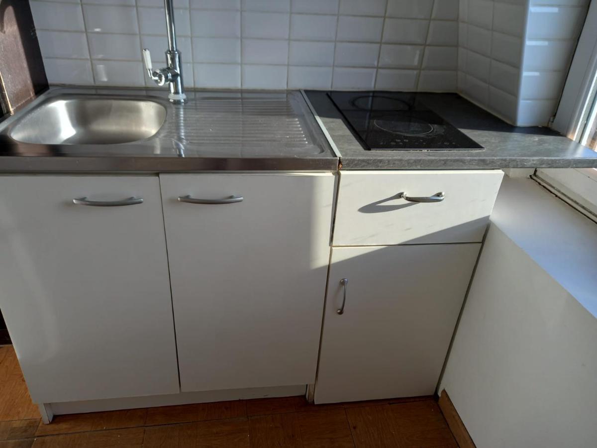 3 Hebergements - Au 1er Etage 1 2 Pieces Et Au 2eme Etage 2 Hebergements D'une Chacun- Dans Pavillon Au Pied Du Rer B A 5 Minutes De Paris Et 30 Mn Stade De France Cachan