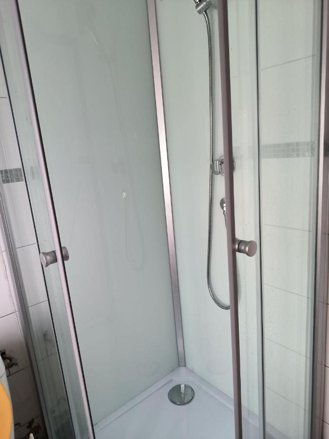 3 Hebergements - Au 1er Etage 1 2 Pieces Et Au 2eme Etage 2 Hebergements D'une Chacun- Dans Pavillon Au Pied Du Rer B A 5 Minutes De Paris Et 30 Mn Stade De France * Cachan