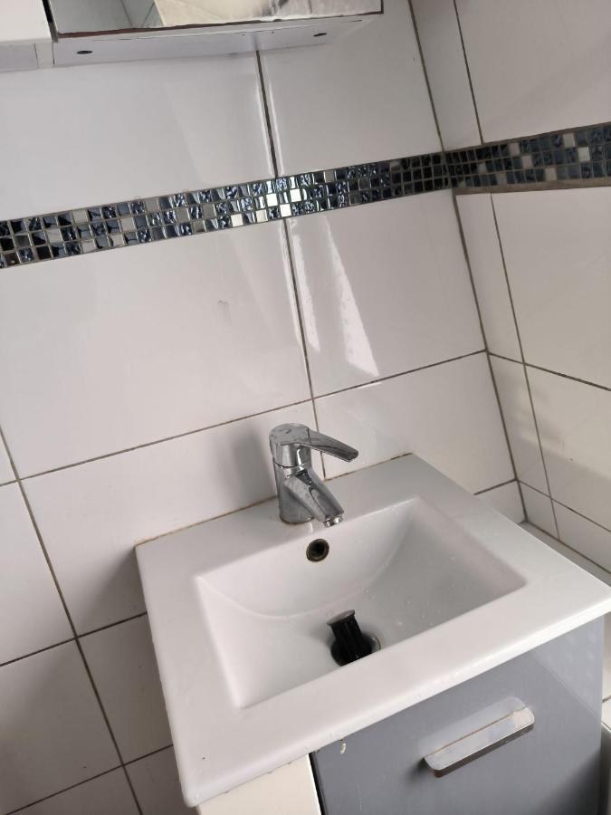 Apartment 3 Hebergements - Au 1er Etage 1 2 Pieces Et Au 2eme Etage 2 Hebergements D'une Chacun- Dans Pavillon Au Pied Du Rer B A 5 Minutes De Paris Et 30 Mn Stade De France *