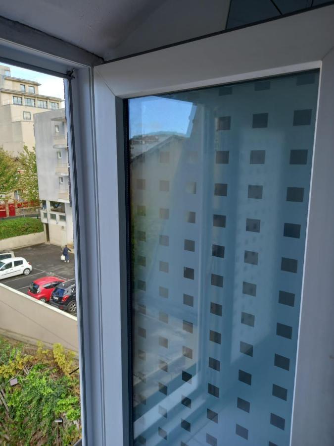 Apartment 3 Hebergements - Au 1er Etage 1 2 Pieces Et Au 2eme Etage 2 Hebergements D'une Chacun- Dans Pavillon Au Pied Du Rer B A 5 Minutes De Paris Et 30 Mn Stade De France Cachan