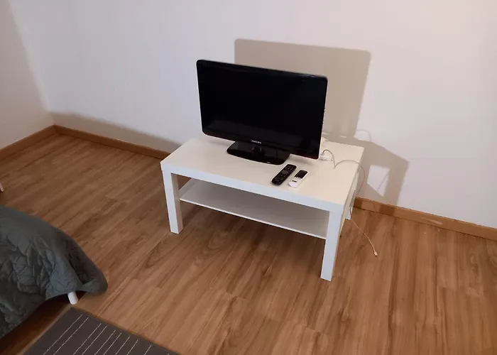 3 Hebergements - Au 1Er Etage 1 Appartement 2 Pieces Et Au 2Eme Etage 2 Hebergements D\'Une Chambre Chacun- Dans Pavillon Au Pied Du Rer B A 5 Minutes De Paris Et 30 Mn Stade De France