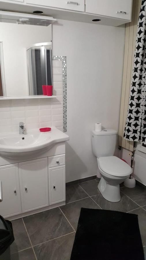 Apartment 3 Hebergements - Au 1er Etage 1 2 Pieces Et Au 2eme Etage 2 Hebergements D'une Chacun- Dans Pavillon Au Pied Du Rer B A 5 Minutes De Paris Et 30 Mn Stade De France Cachan
