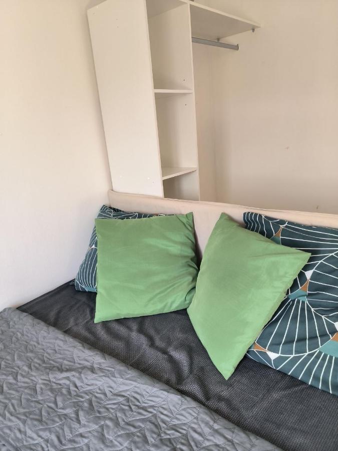 3 Hebergements - Au 1er Etage 1 2 Pieces Et Au 2eme Etage 2 Hebergements D'une Chacun- Dans Pavillon Au Pied Du Rer B A 5 Minutes De Paris Et 30 Mn Stade De France * Cachan
