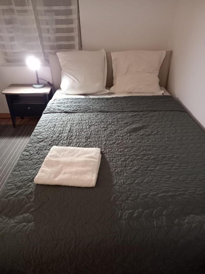 Appartement 3 Hebergements - Au 1er Etage 1 2 Pieces Et Au 2eme Etage 2 Hebergements D'une Chacun- Dans Pavillon Au Pied Du Rer B A 5 Minutes De Paris Et 30 Mn Stade De France *