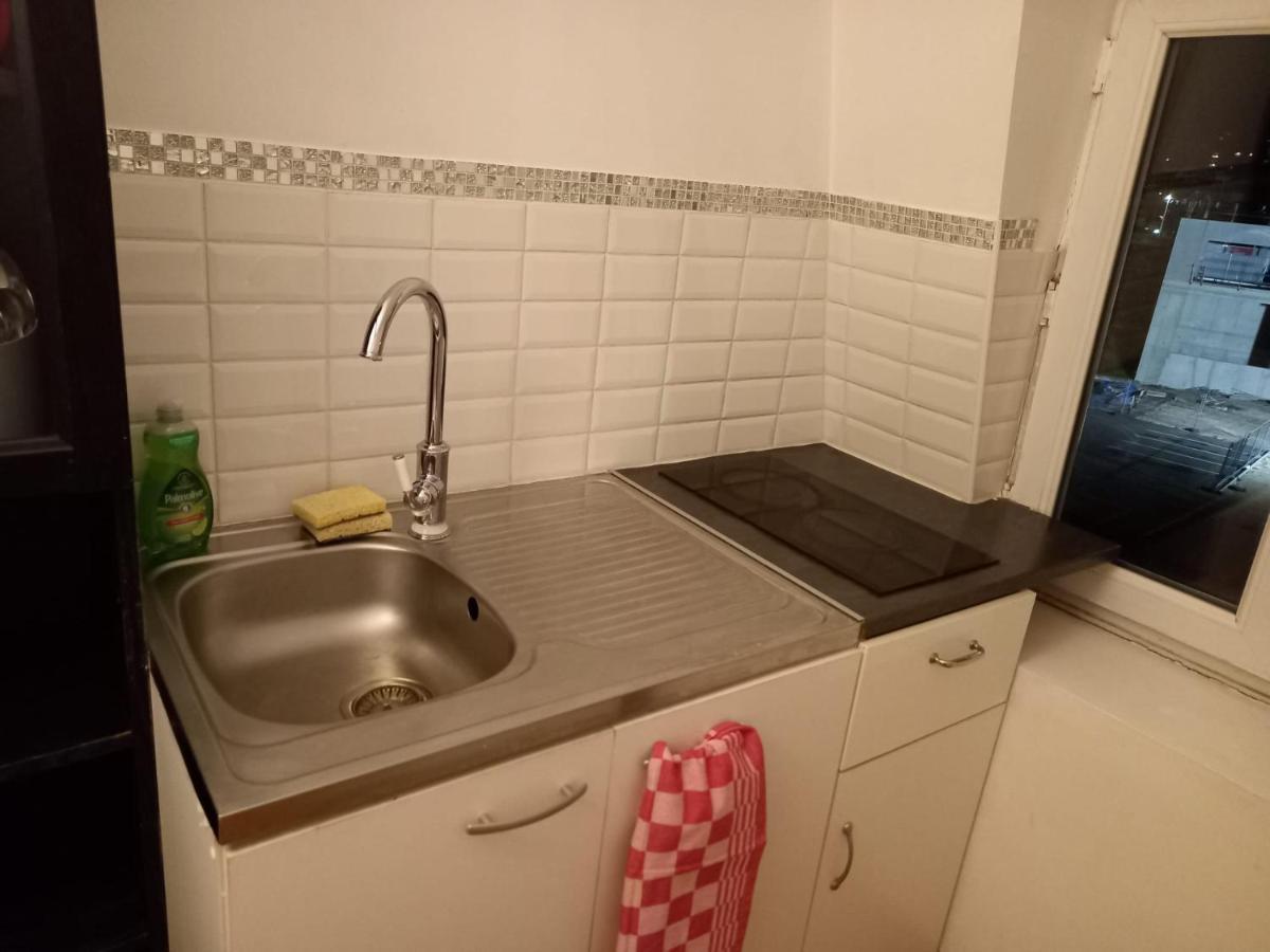 Appartement 3 Hebergements - Au 1er Etage 1 2 Pieces Et Au 2eme Etage 2 Hebergements D'une Chacun- Dans Pavillon Au Pied Du Rer B A 5 Minutes De Paris Et 30 Mn Stade De France Cachan